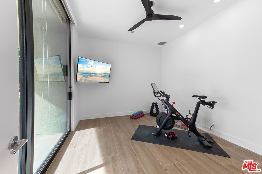 Fitness Equipment, Interior, Recessed Lighting, Wood Texture Flooring