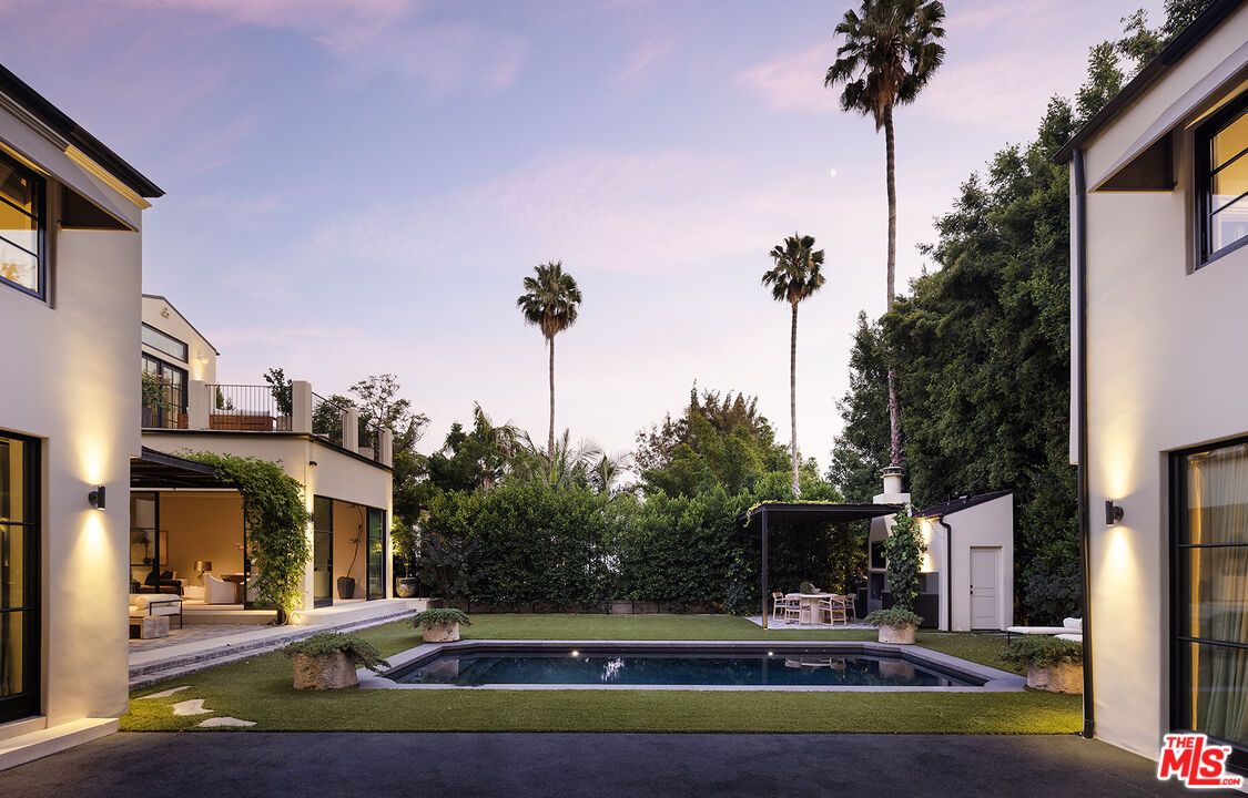 Exterior, Pool
