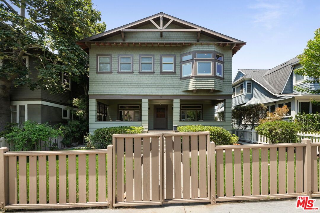 Exterior, Facade, Queen Anne Victorian
