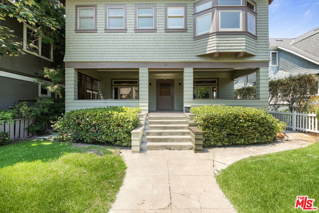 Exterior, Facade, American Foursquare