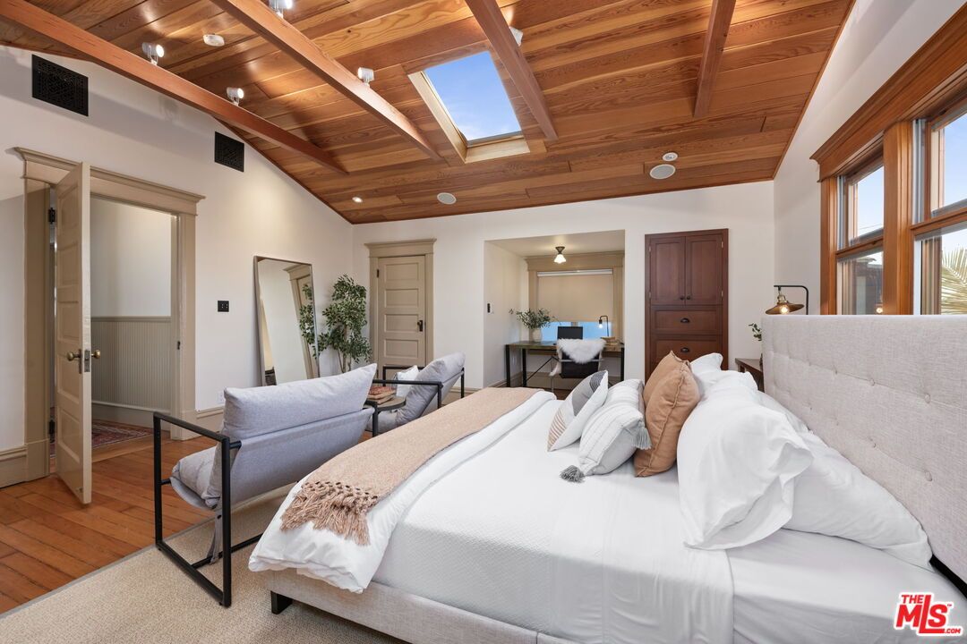 Bedroom, Interior, Recessed Lighting, Wooden Beams, Wooden Ceilings, Wood Texture Flooring