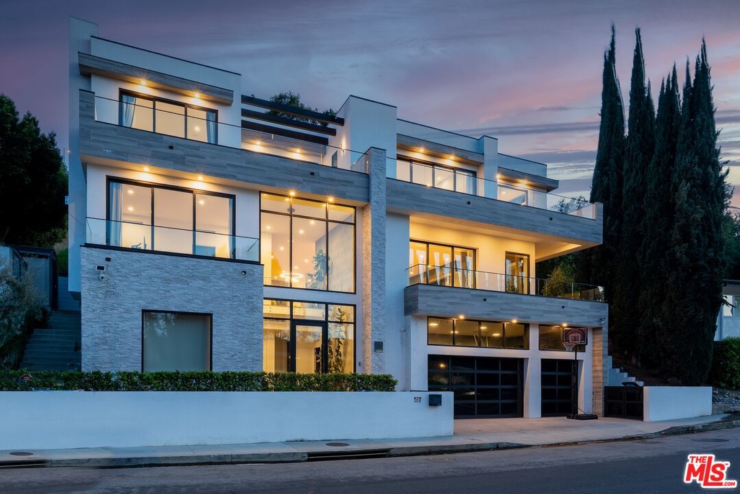 Attached, Exterior, Facade, Modern
