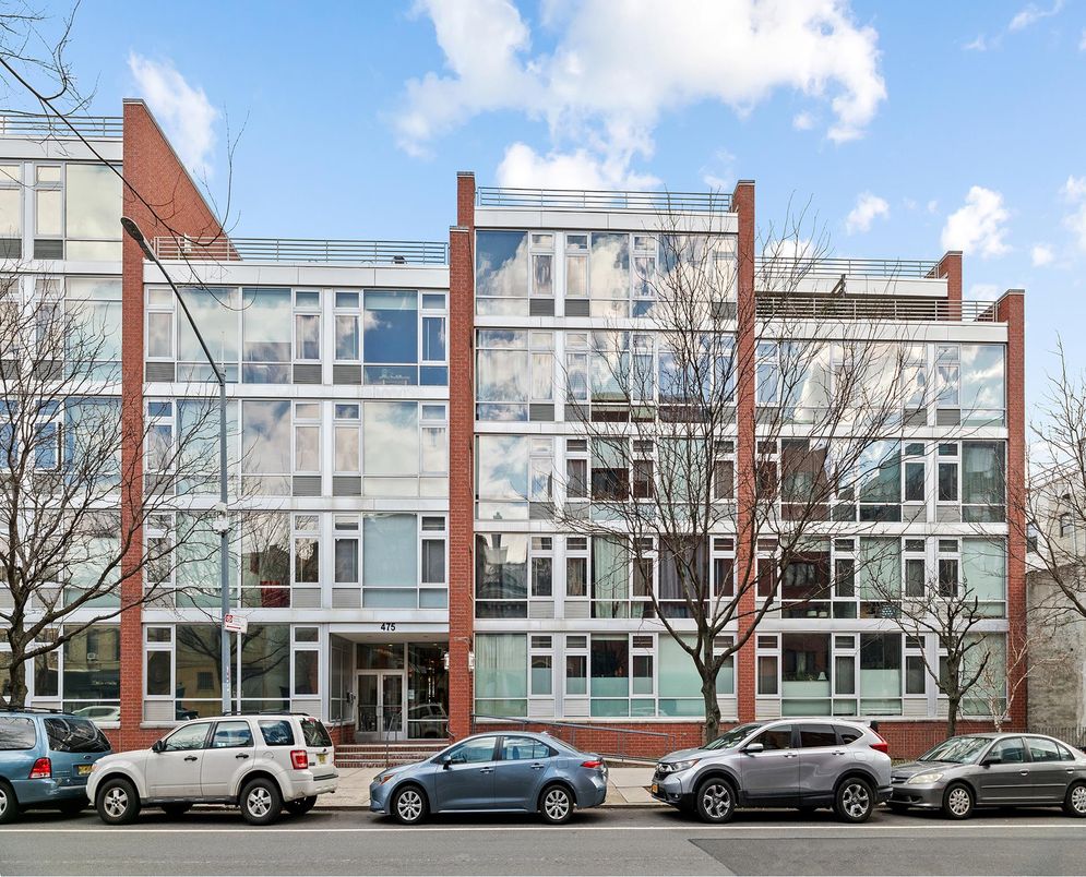 Exterior, Facade, Rowhouse