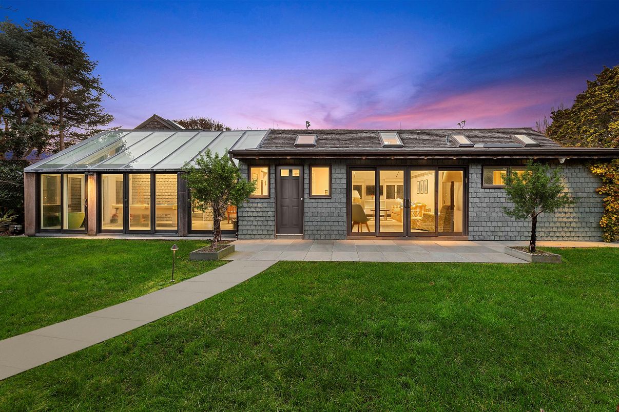 Backyard, Exterior, Facade, Solar Panels, Ranch
