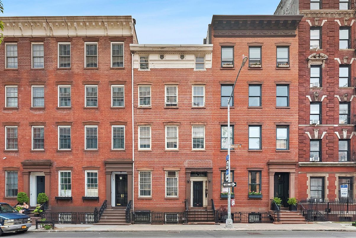 Exterior, Facade, Brick Facade, Rowhouse