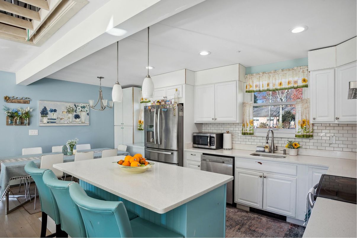 Dining room, Interior, Kitchen, Pendant Lights, Recessed Lighting, Stainless Steel Appliances, Wood Texture Flooring