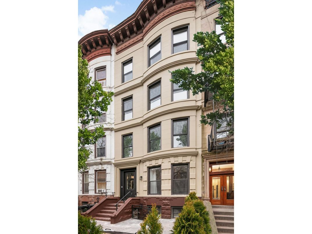 Exterior, Facade, Brownstone