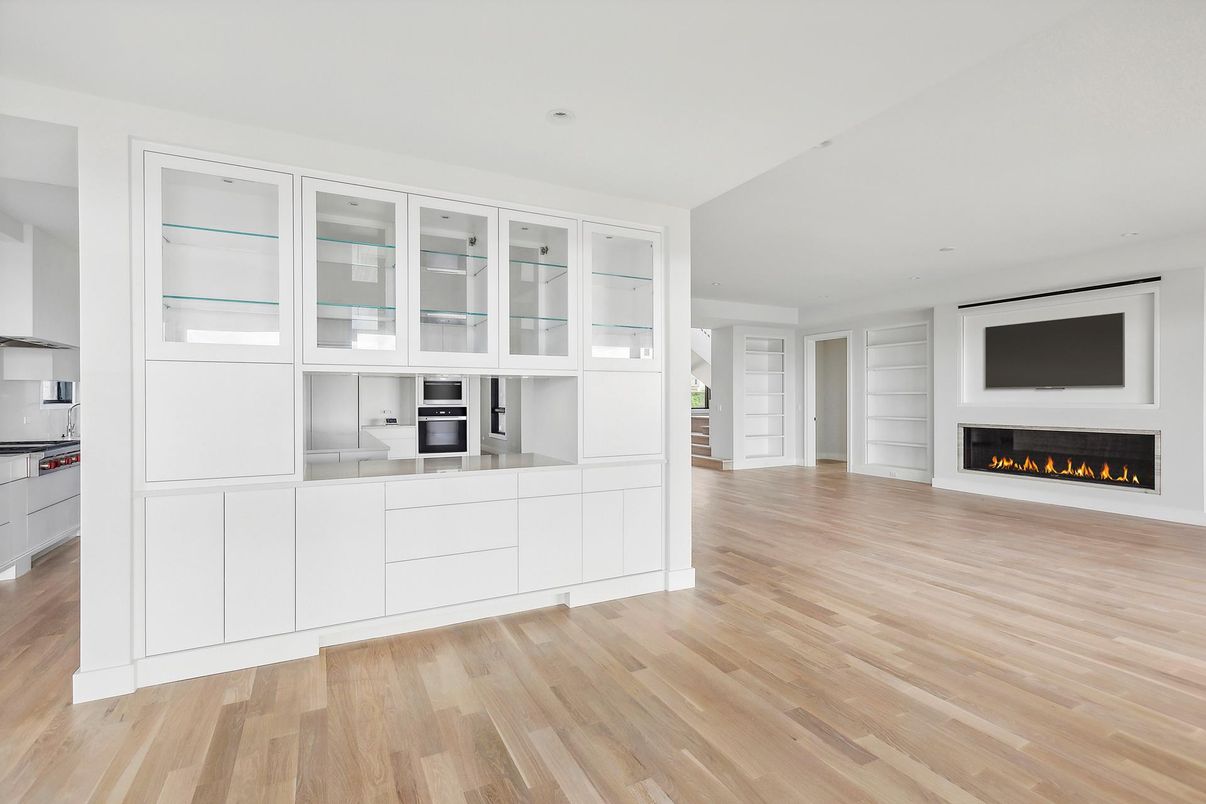 Fireplace, Interior, Kitchen, Recessed Lighting, Wood Texture Flooring