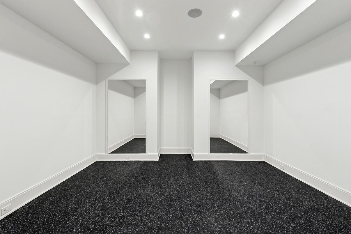 Empty room, Interior, Recessed Lighting