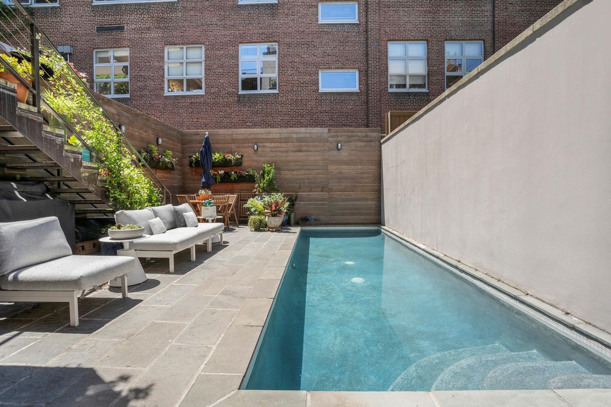 Exterior, Pool