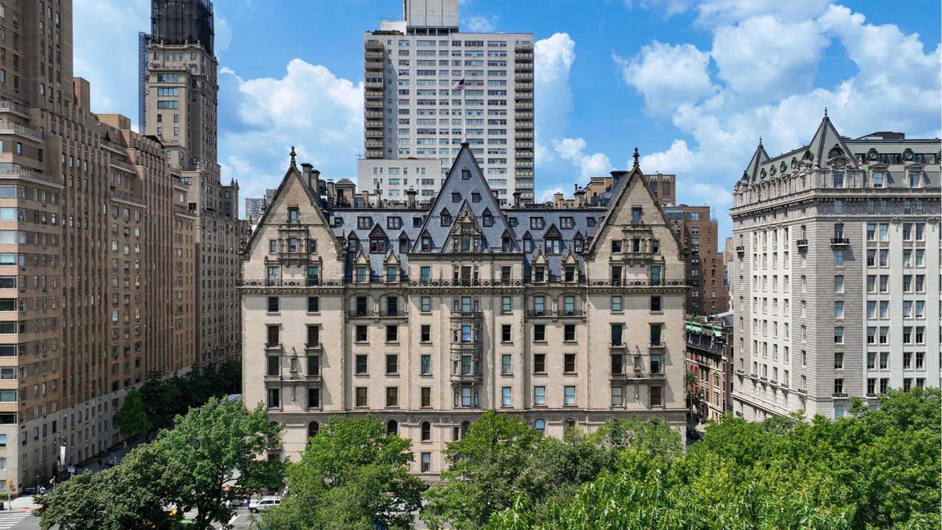Exterior, Facade, Highrise