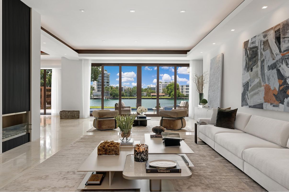 Interior, Living room, Recessed Lighting, Water
