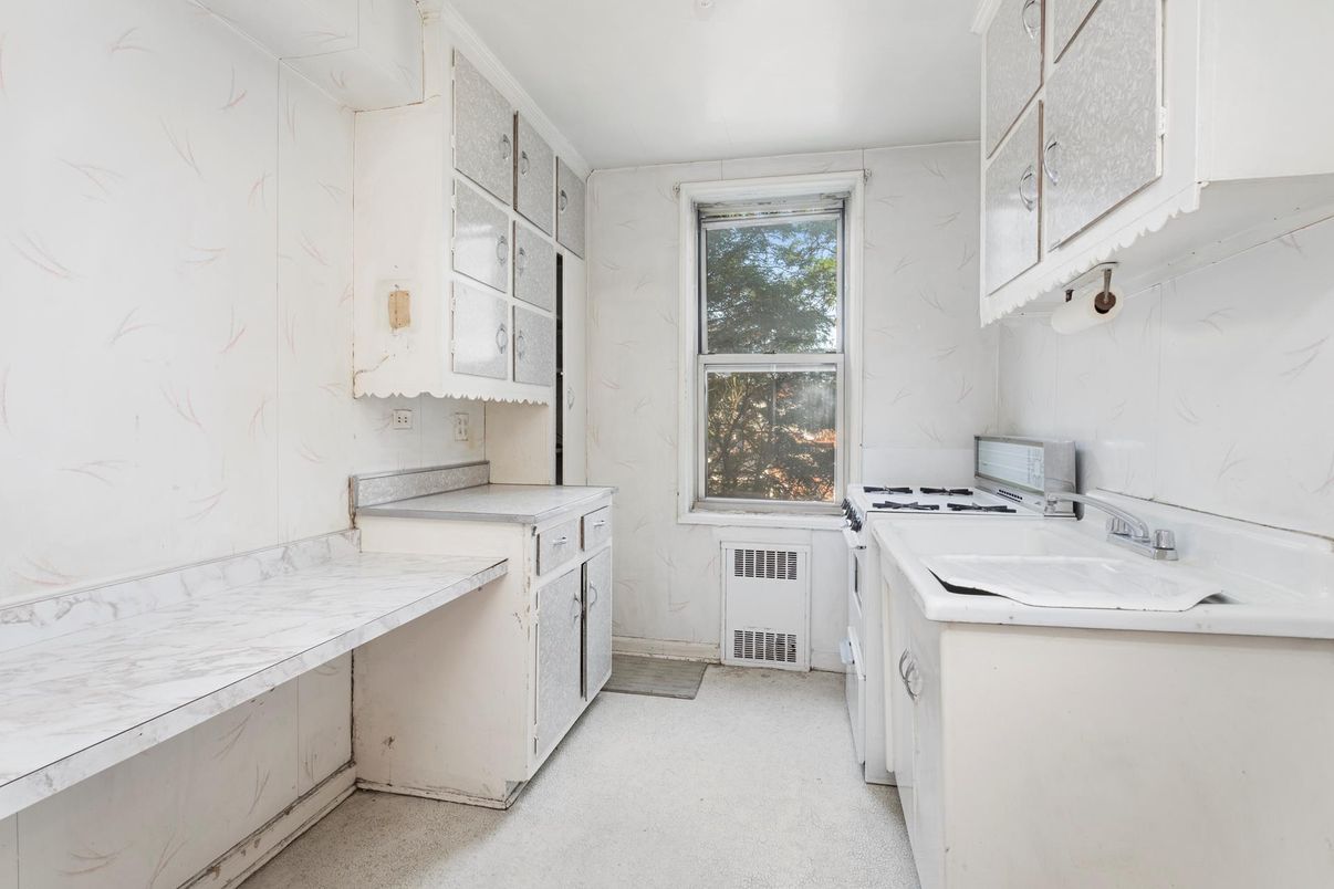 Interior, Marble Walls, Washer
