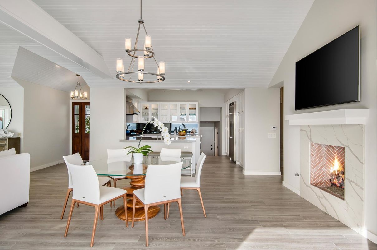 Chandelier, Dining room, Fireplace, Interior, Wood Texture Flooring