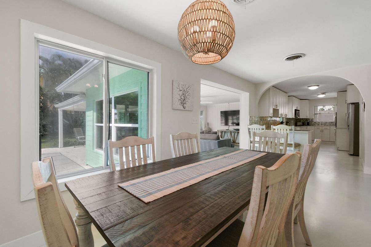 Chandelier, Dining room, Interior, Kitchen