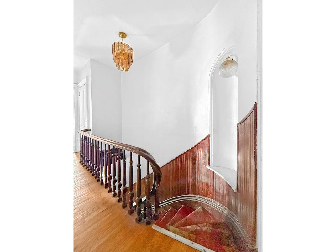 Chandelier, Interior