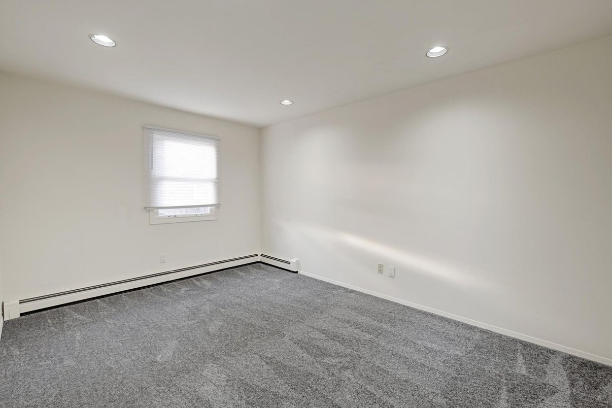 Empty room, Interior, Recessed Lighting