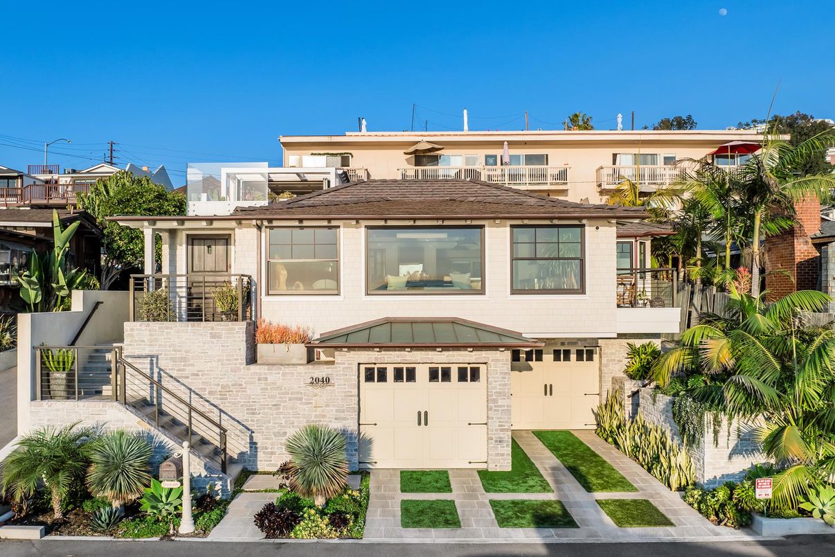 Attached, Exterior, Facade, Modern