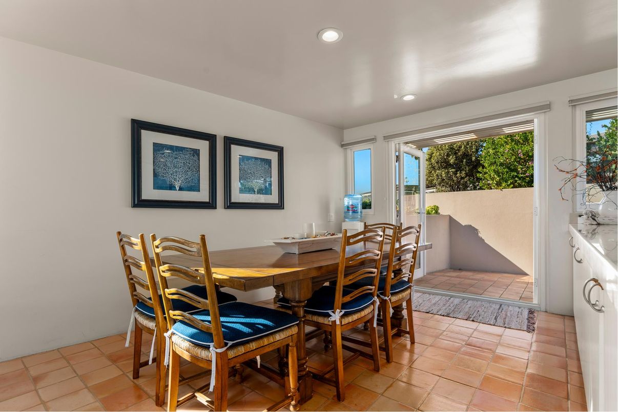 Dining room, Interior, Recessed Lighting