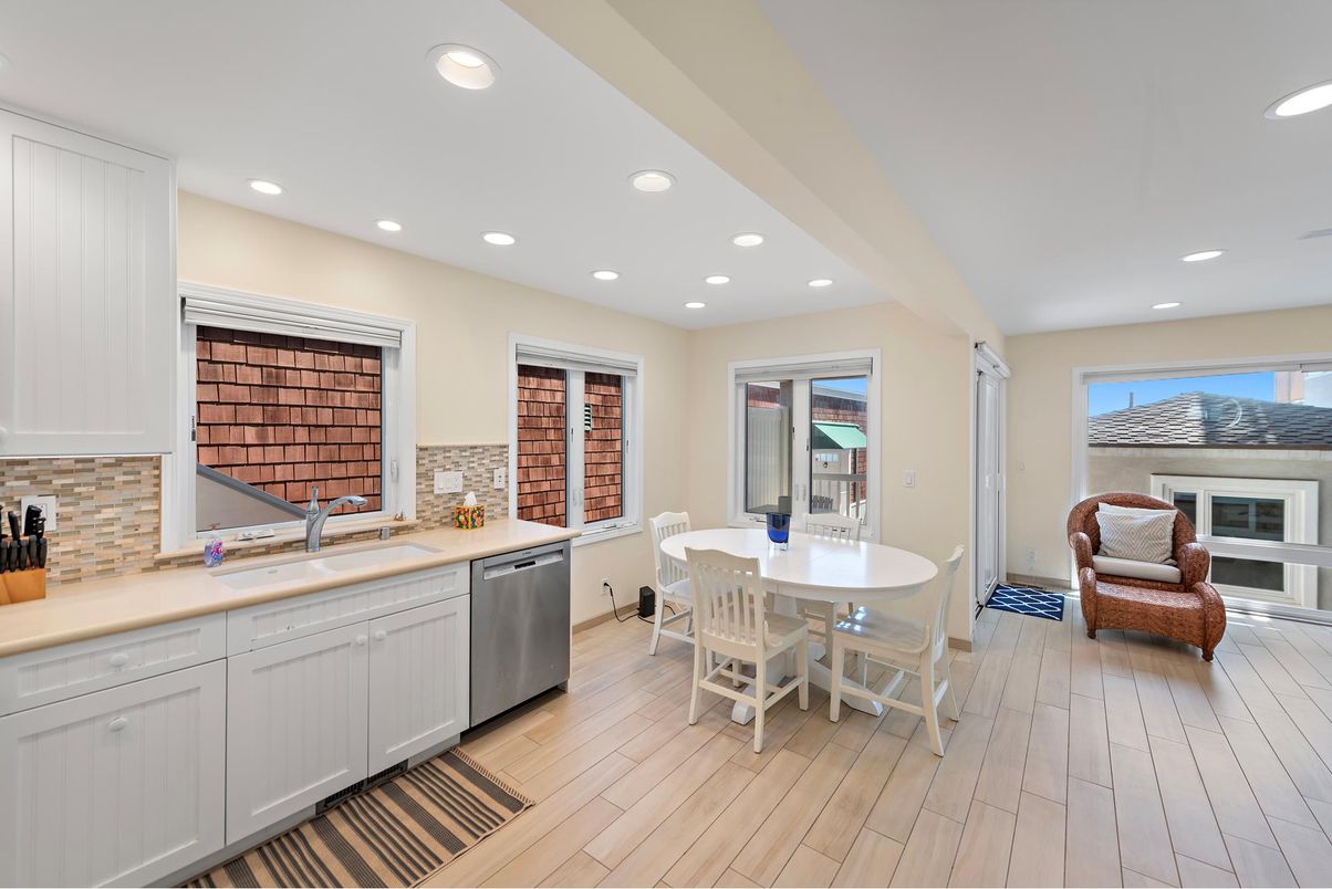 Dining room, Interior, Kitchen, Recessed Lighting, Wood Texture Flooring