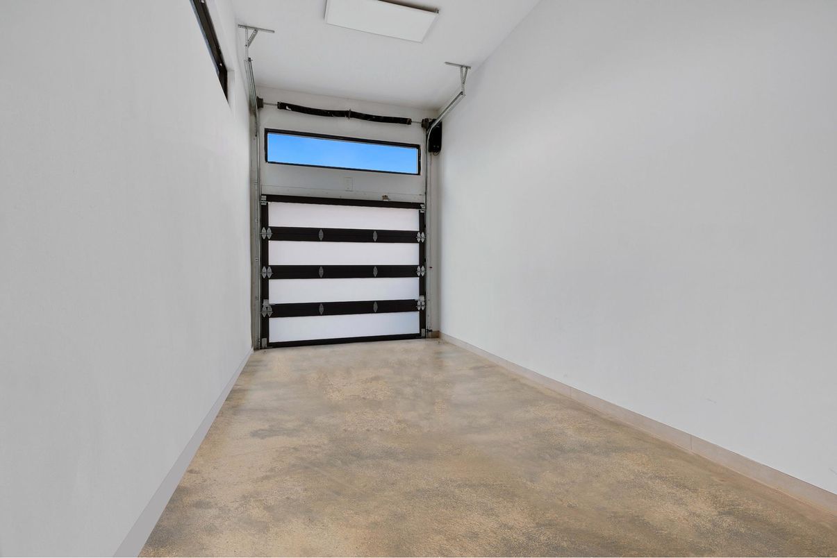Garage, Interior