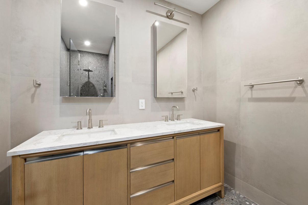 Bathroom, Dual Sink Vanities, Interior, Recessed Lighting