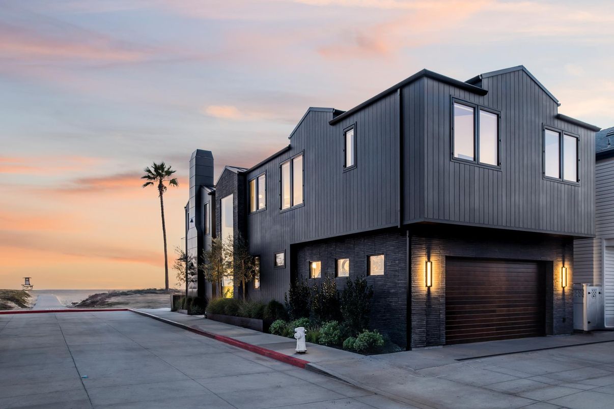 Attached, Exterior, Facade, Brick Facade, Modern