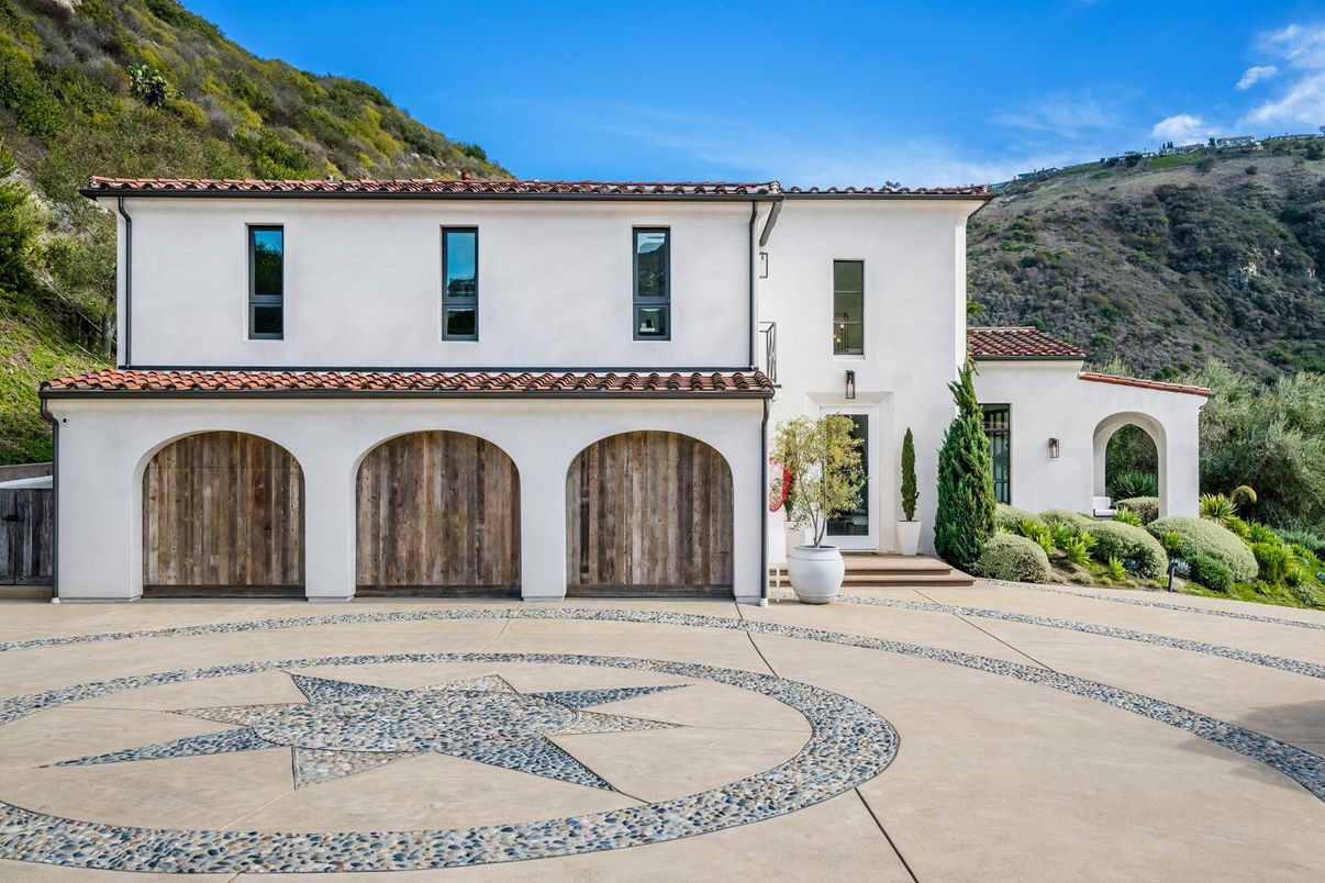 Attached, Exterior, Facade, Spanish Mediterranean