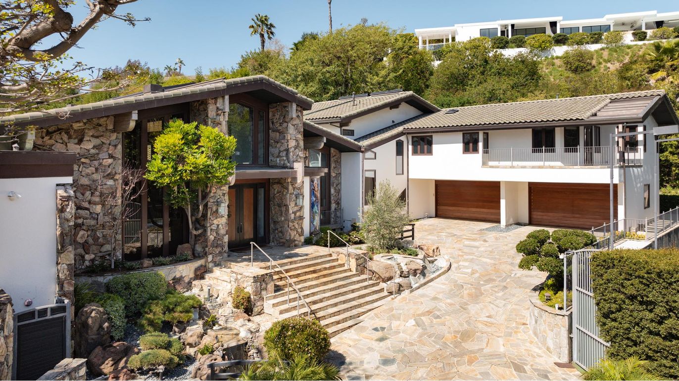 Attached, Exterior, Facade, Mediterranean