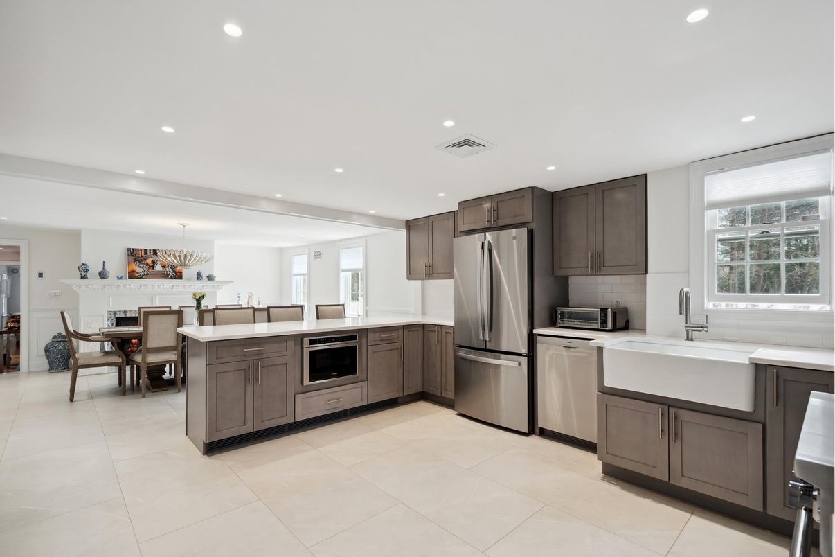 Dining room, Interior, Kitchen, Pendant Lights, Recessed Lighting, Stainless Steel Appliances