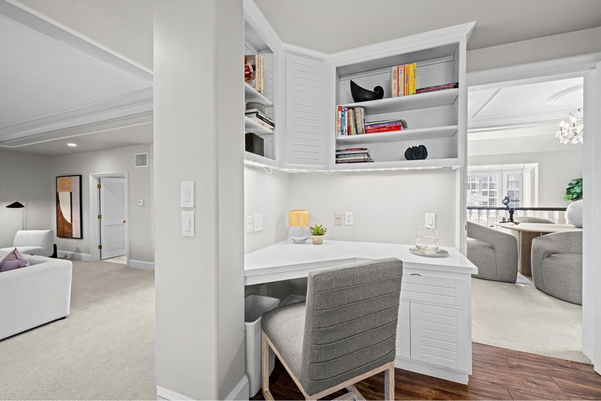 Home Office, Interior, Recessed Lighting, Wood Texture Flooring