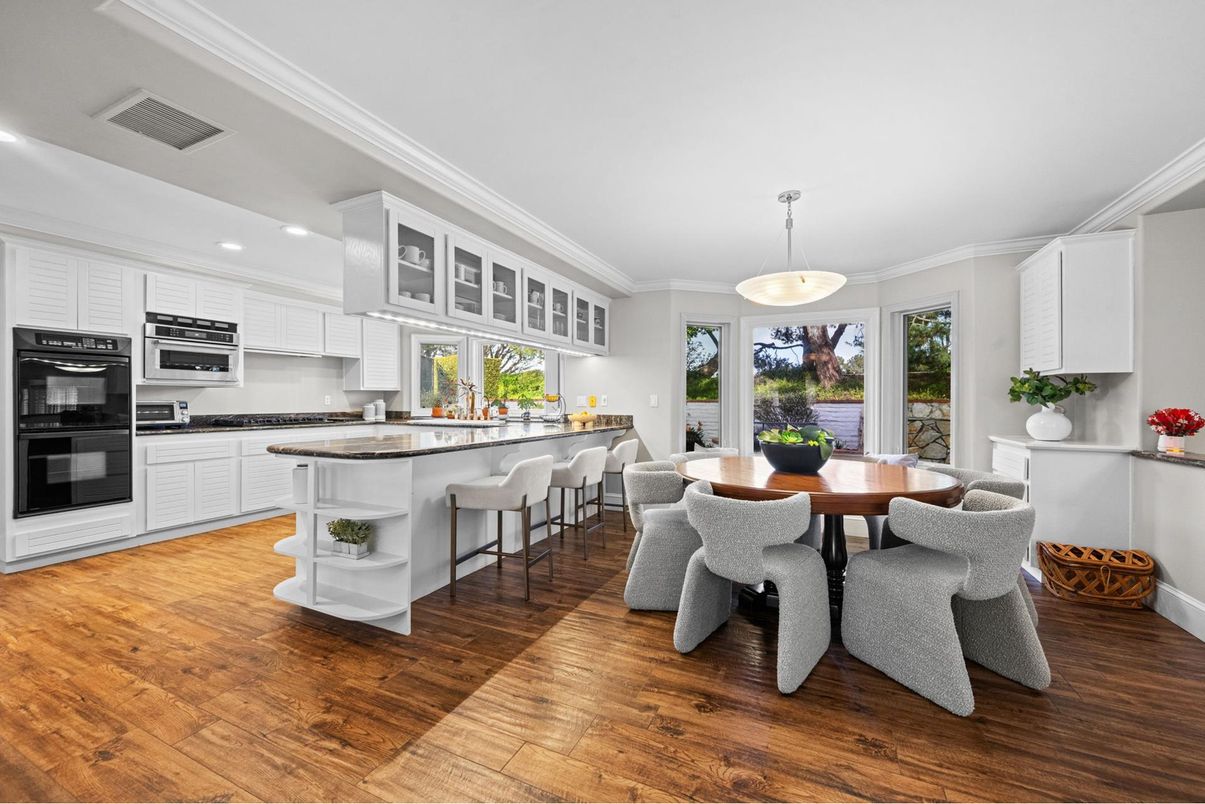 Dining room, Interior, Kitchen, Pendant Lights, Recessed Lighting, Stainless Steel Appliances, Wood Texture Flooring