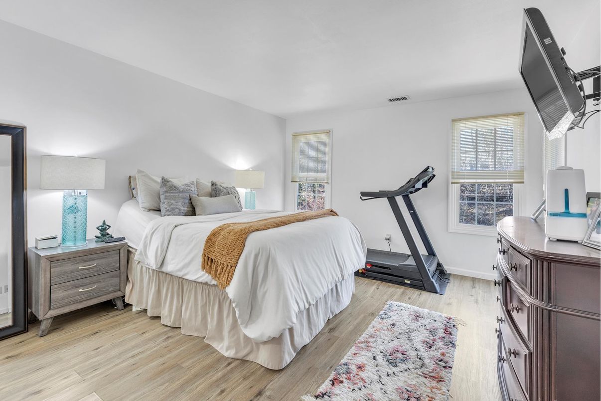 Bedroom, Fitness Equipment, Interior, Wood Texture Flooring