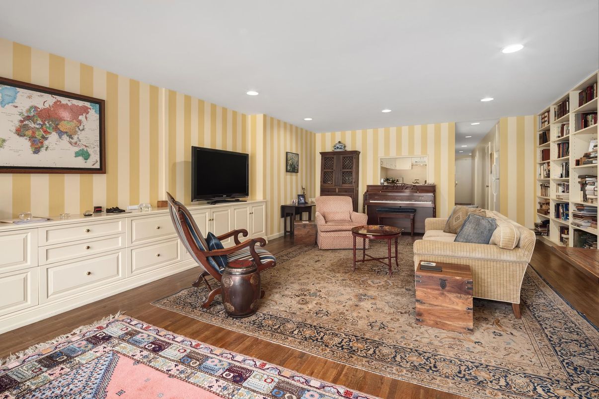 Interior, Living room, Piano, Recessed Lighting, Wood Texture Flooring