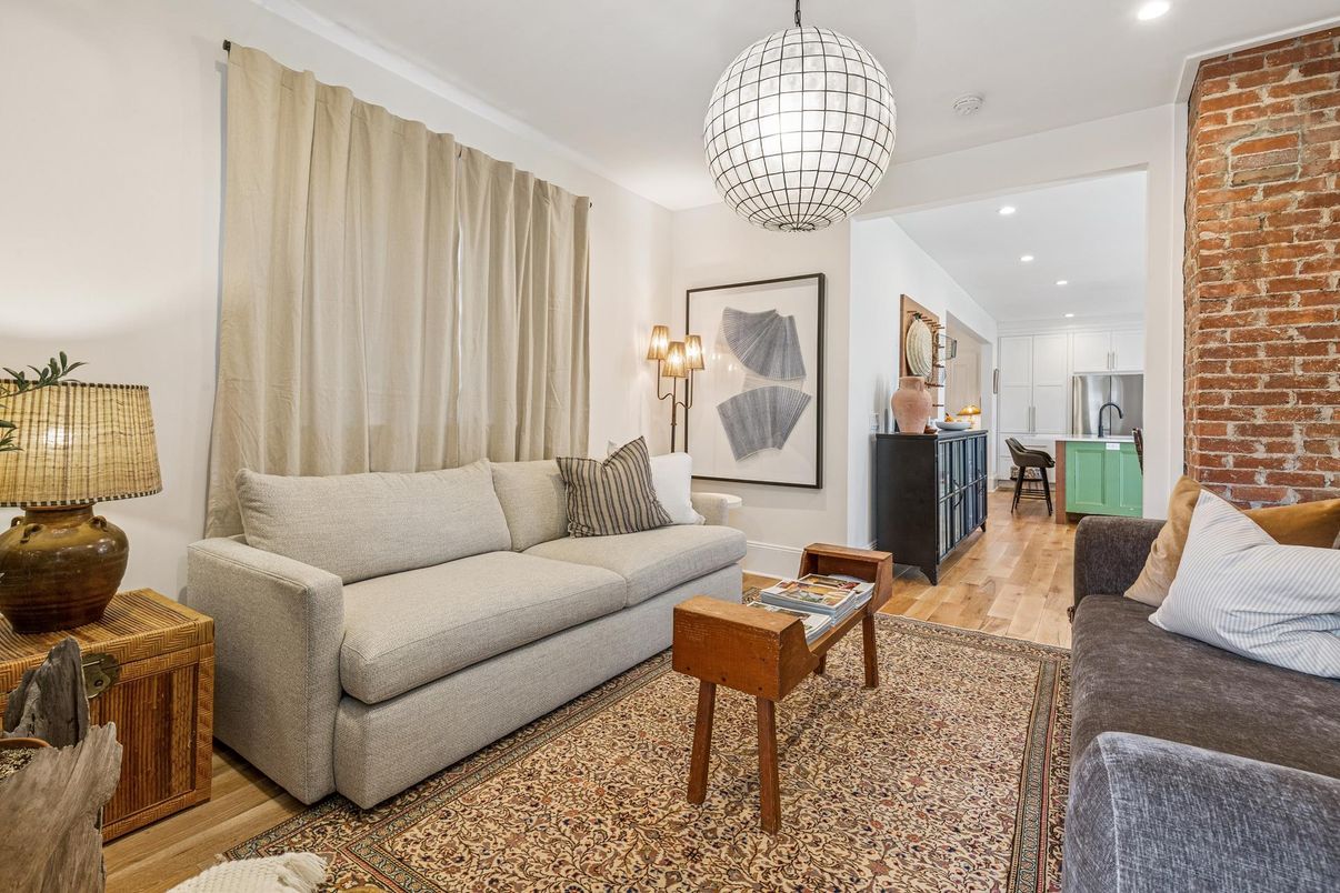 Interior, Living room, Pendant Lights, Recessed Lighting, Stone Walls, Wood Texture Flooring
