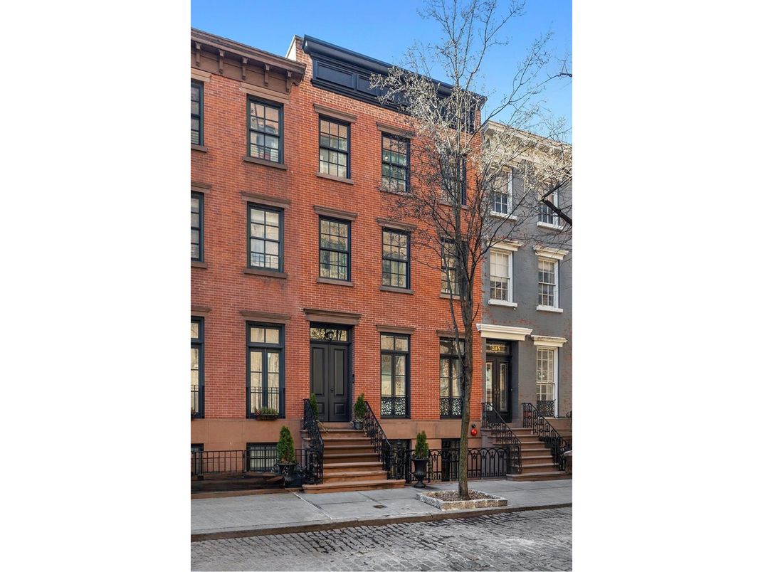 Exterior, Facade, Brick Facade, Rowhouse