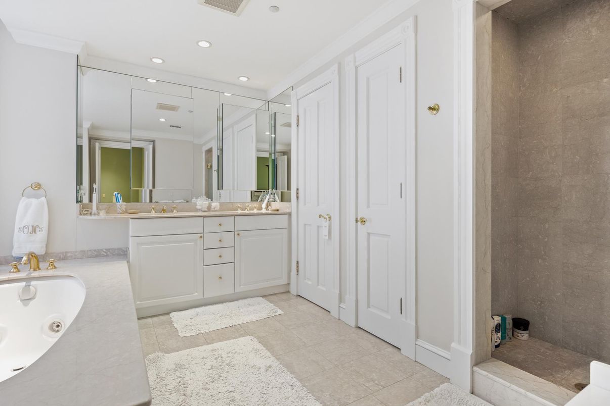 Bathroom, Dual Sink Vanities, Interior, Recessed Lighting