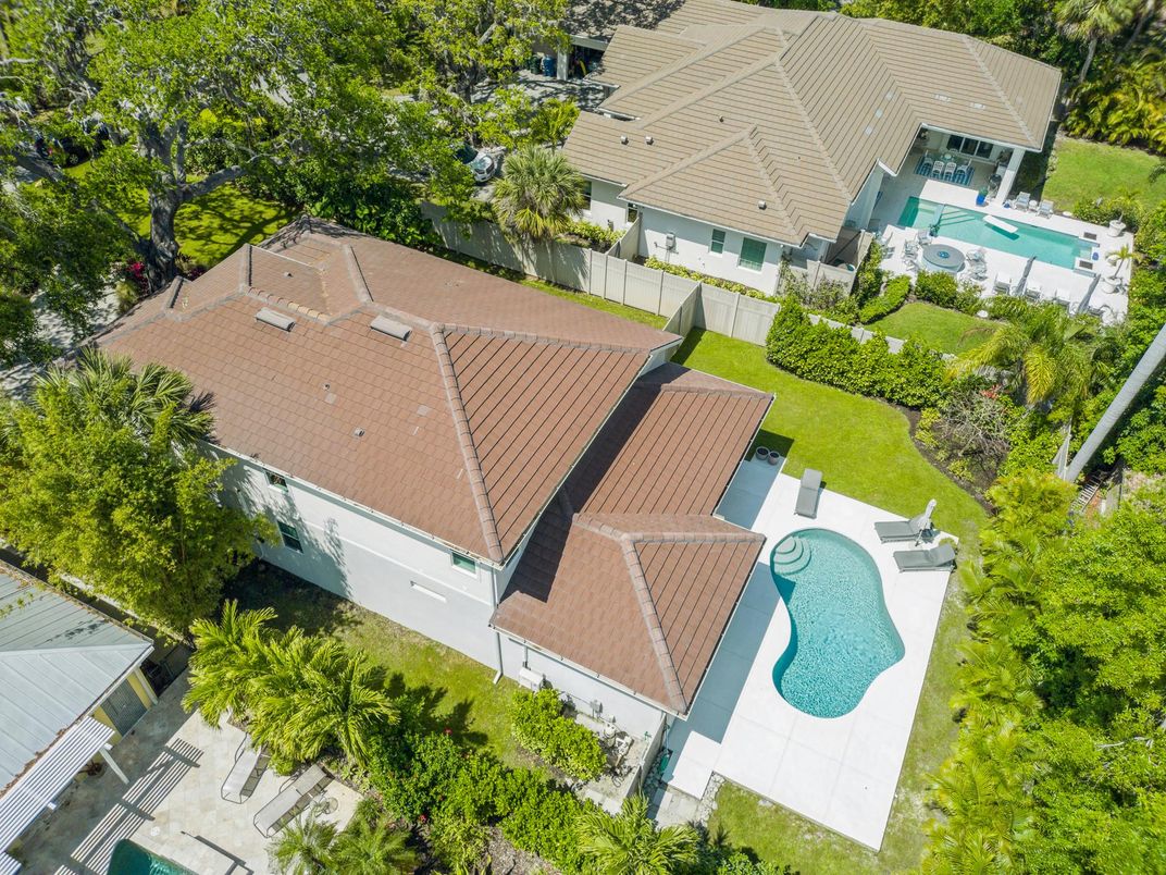 Exterior, Drone