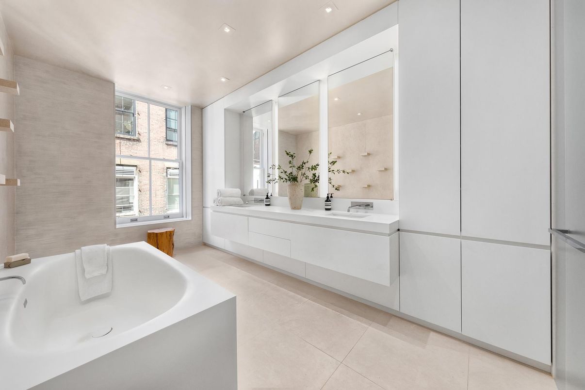 Bathroom, Dual Sink Vanities, Interior, Recessed Lighting