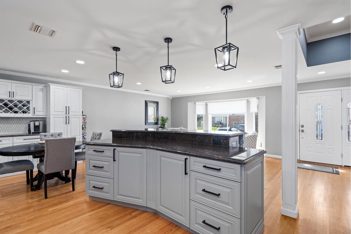 Dining room, Interior, Kitchen, Pendant Lights, Recessed Lighting, Wood Texture Flooring