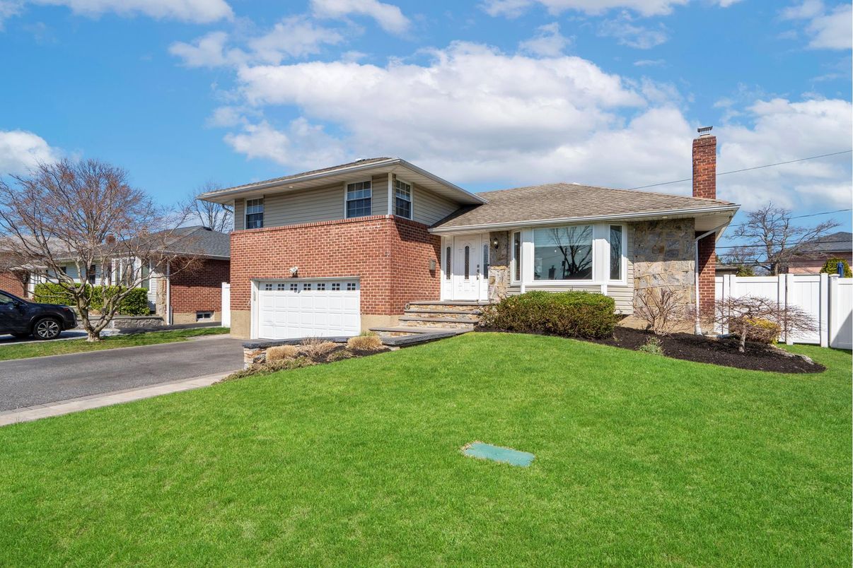 Attached, Exterior, Facade, Brick Facade, Split Level