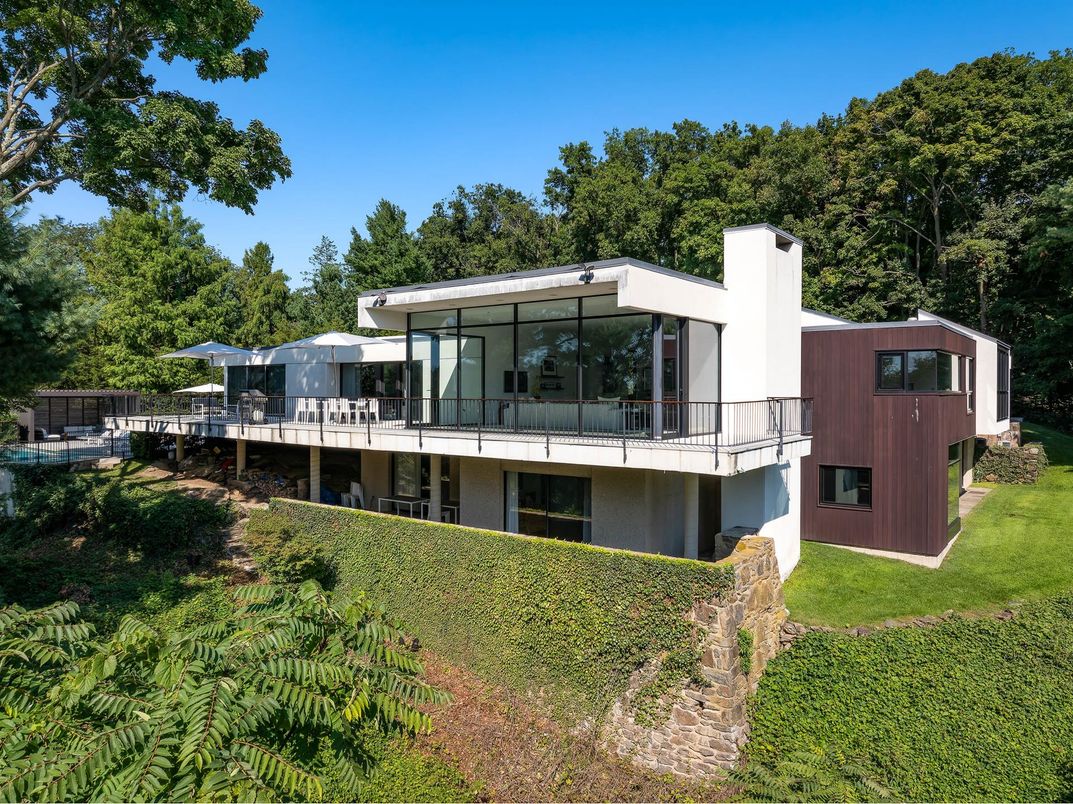 Backyard, Exterior, Facade, Modern