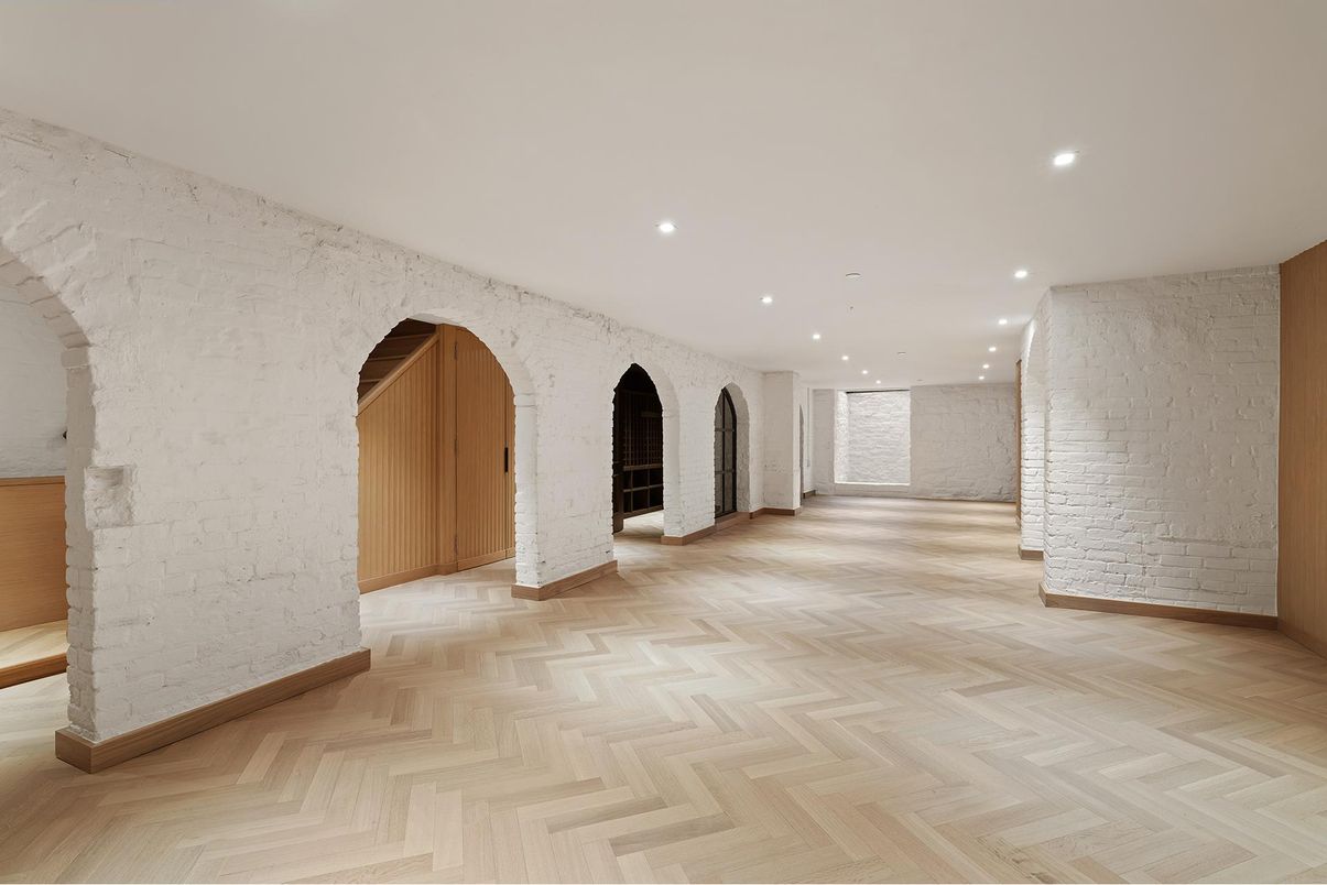 Interior, Recessed Lighting, Wood Texture Flooring