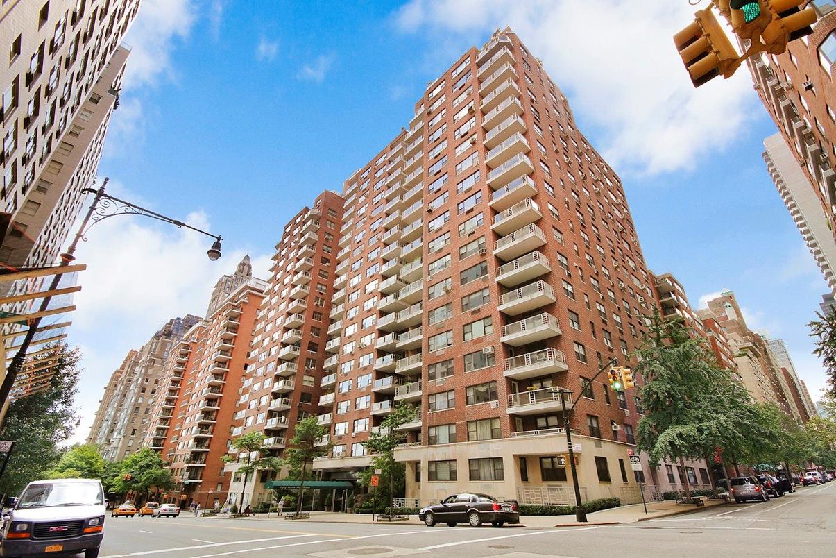 Exterior, Facade, Condo Building
