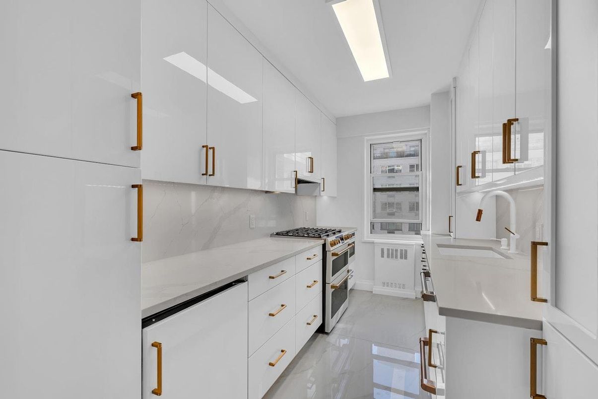 Interior, Kitchen, Marble Walls, Pendant Lights