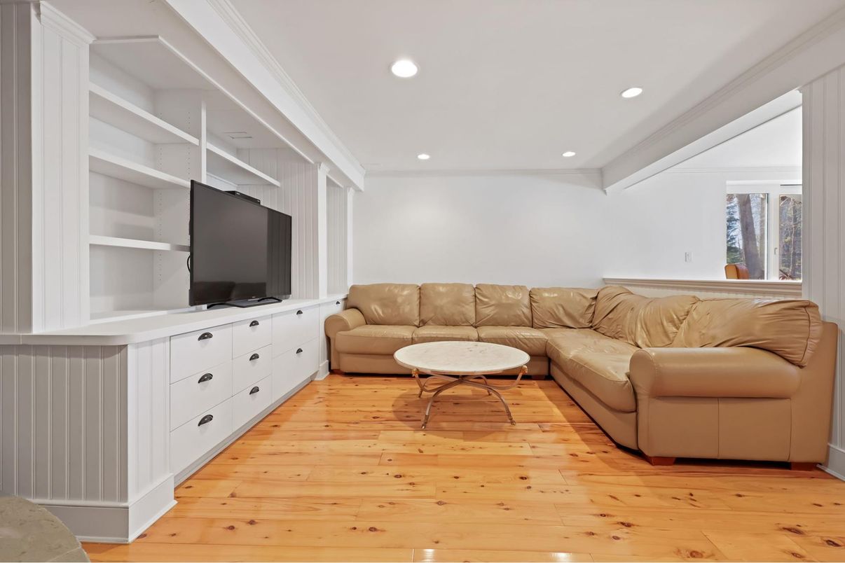 Interior, Living room, Recessed Lighting, Wood Texture Flooring