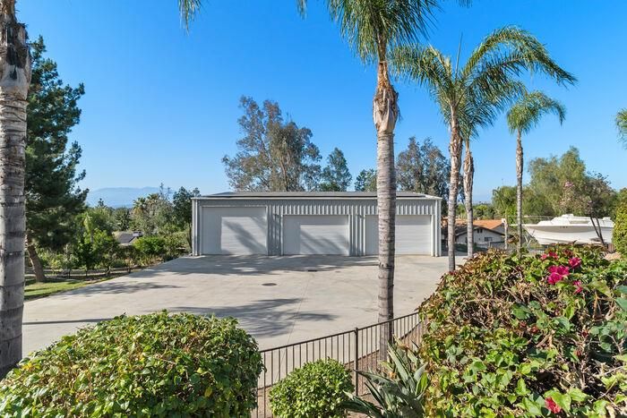 Detached Garage, Exterior