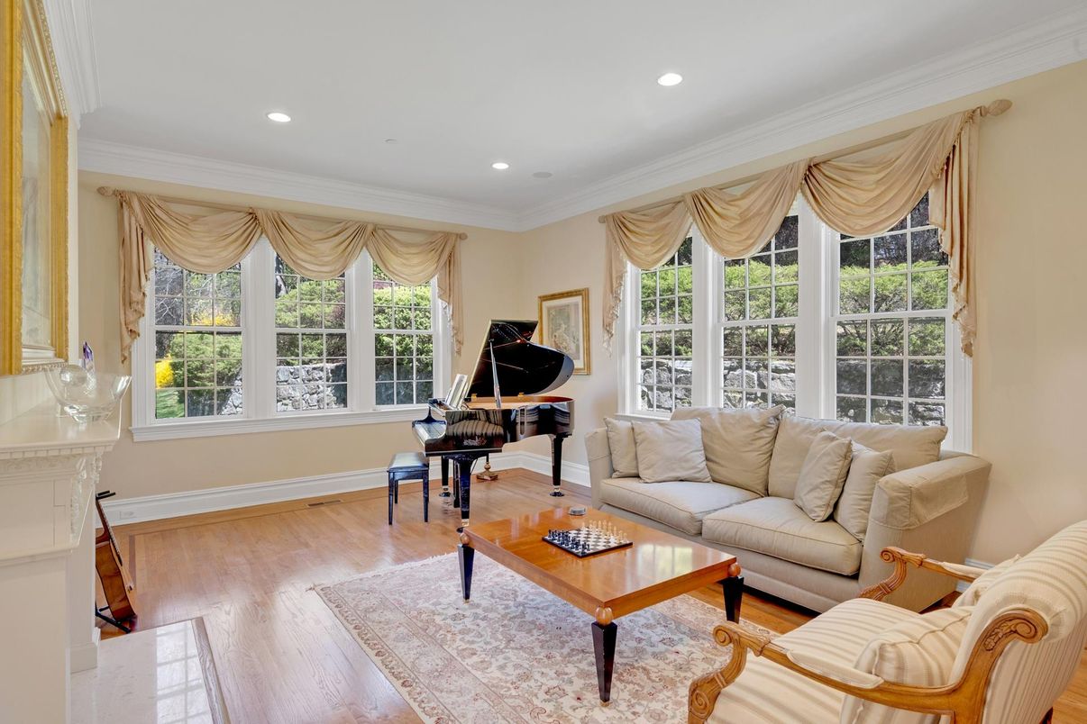 Interior, Living room, Piano, Recessed Lighting, Wood Texture Flooring