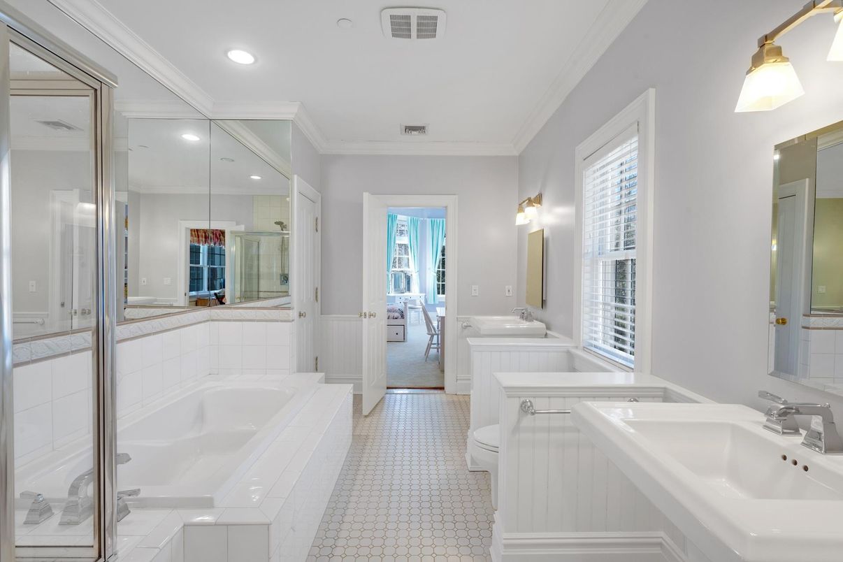 Bathroom, Dual Sink Vanities, Interior, Recessed Lighting