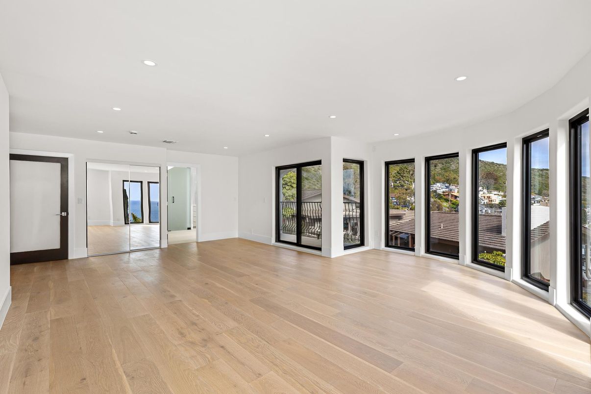 Empty room, Interior, Recessed Lighting, Wood Texture Flooring
